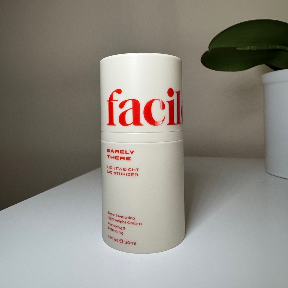Facile 
Barely There Hyaluronic Acid Lightweight Moisturizer